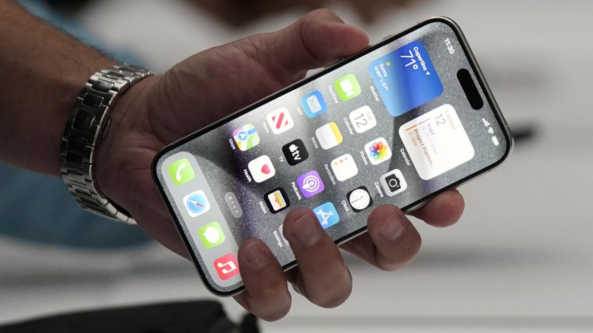 iPhone 15 Pro Max - sản phẩm gây xôn xao với khả năng zoom quang học 5x lần đầu xuất hiện trên sản phẩm của Apple