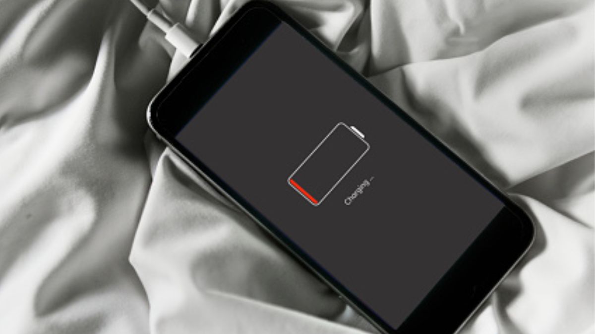 Việc sạc pin iPhone qua đêm có tác hại như thế nào?