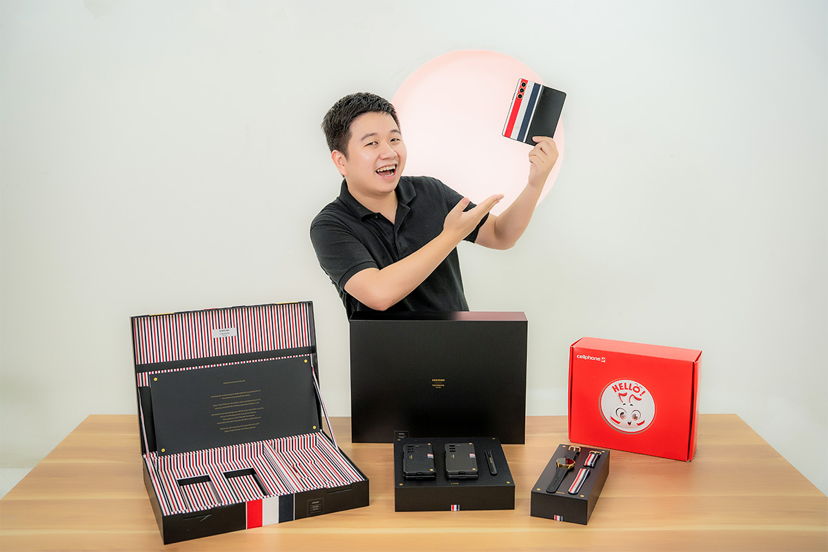 Anh Huy NL cùng bộ sưu tậm Galaxy Z Fold5 Thom Browne