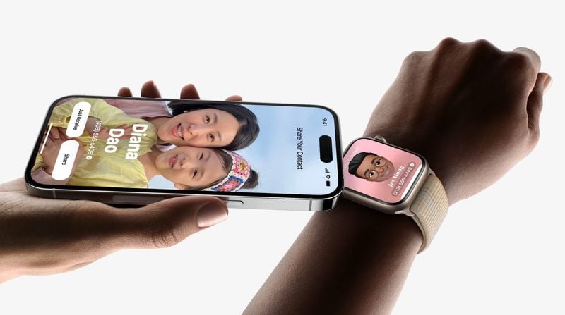 Apple Watch và iPhone giờ có thể được sử dụng để trao đổi thông tin liên hệ thông qua tính năng NameDrop