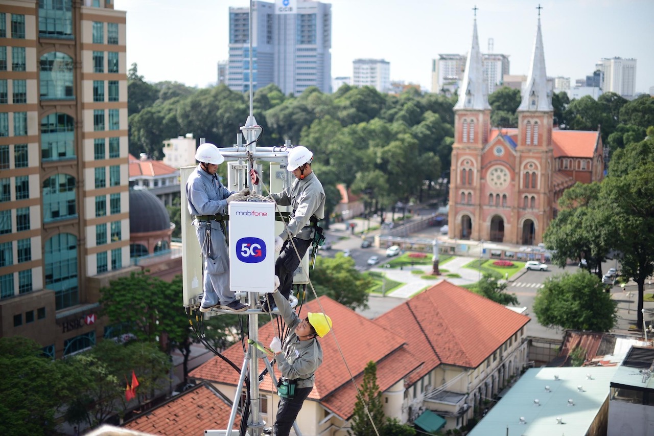 Độ phủ sóng và kinh phí duy trì cũng là điều nan giải đối với các nhà mạng