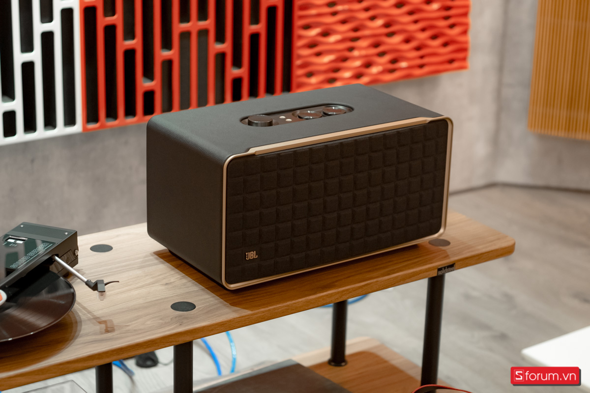 Nhìn chung JBL Authentics 500 thật sự là đôi loa đáp ứng nhu cầu giải trí rất tốt, hoàn toàn đủ sức thay thế các hệ thống khác với hiệu suất âm thanh mạnh