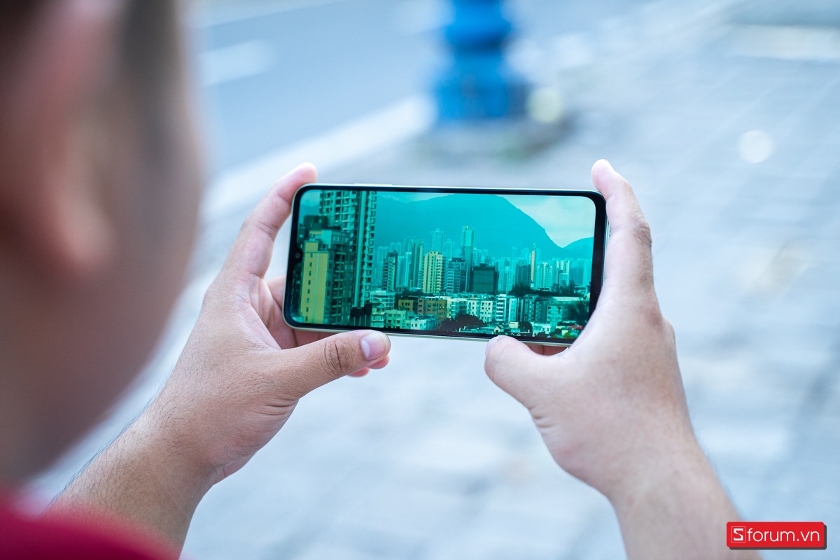 Màn hình trung hòa nhất có lẽ vẫn là Galaxy A05s