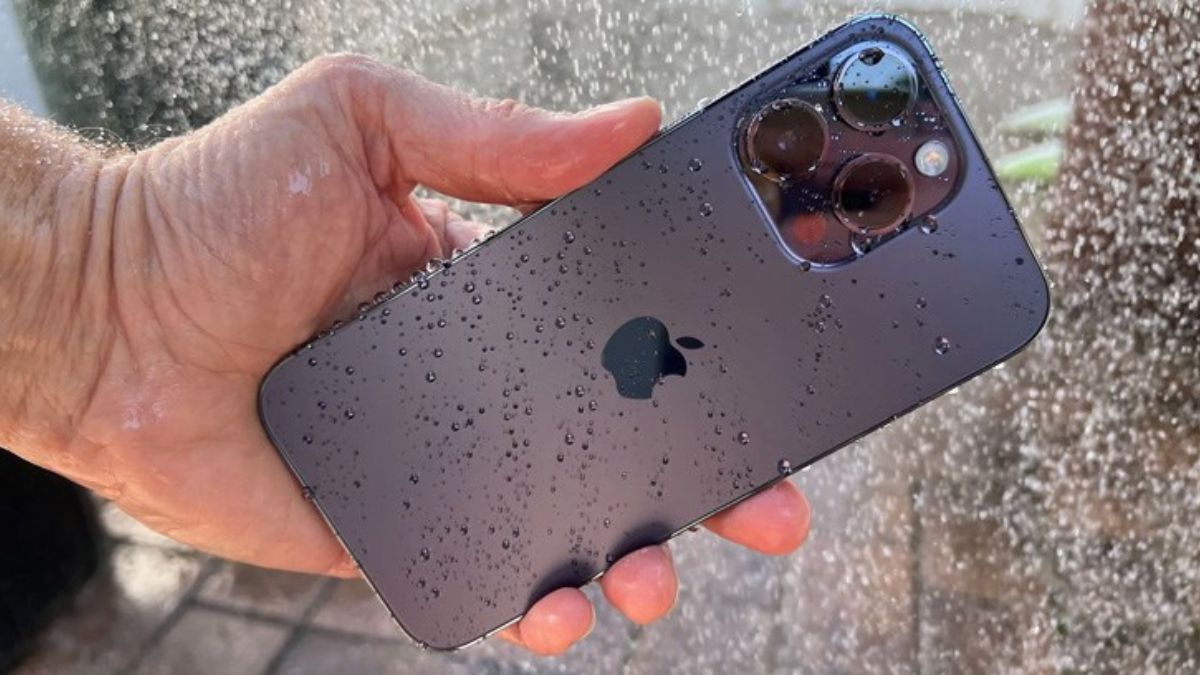 iPhone 14 có chống nước không? Cùng Sforum giải đáp thắc mắc ngay!