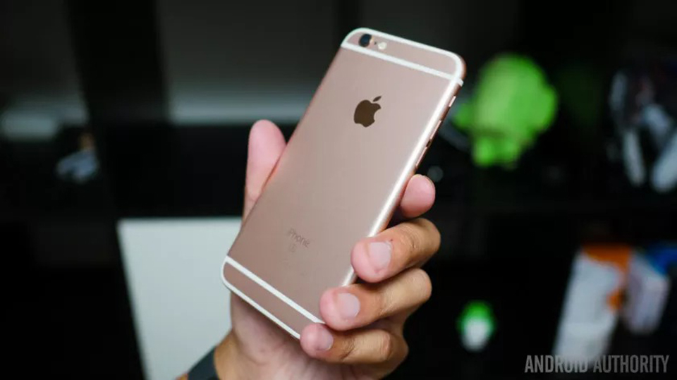 iPhone 6 Plus dễ bị uốn cong