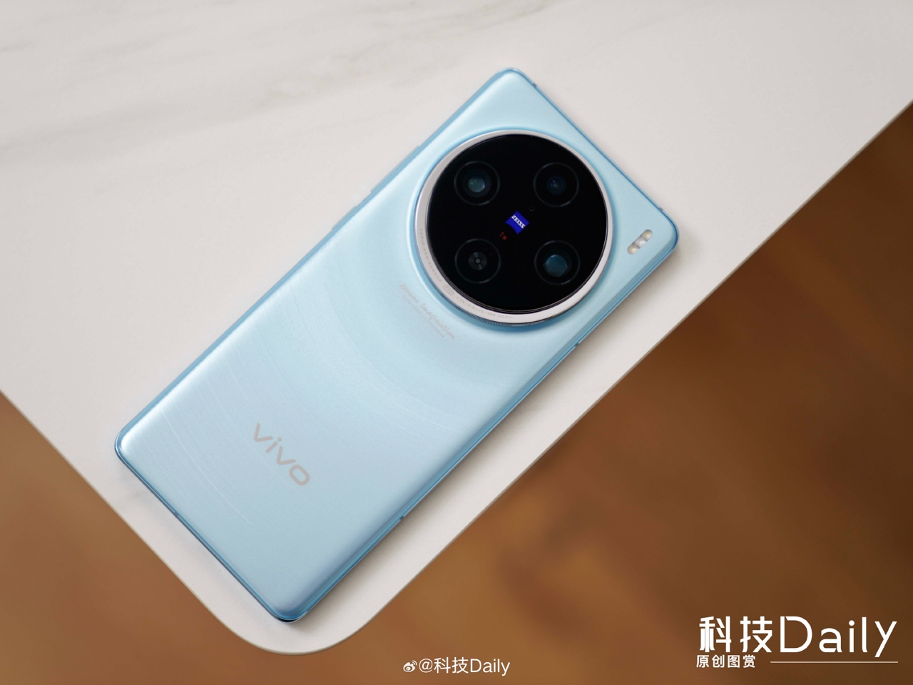 Vivo X100 