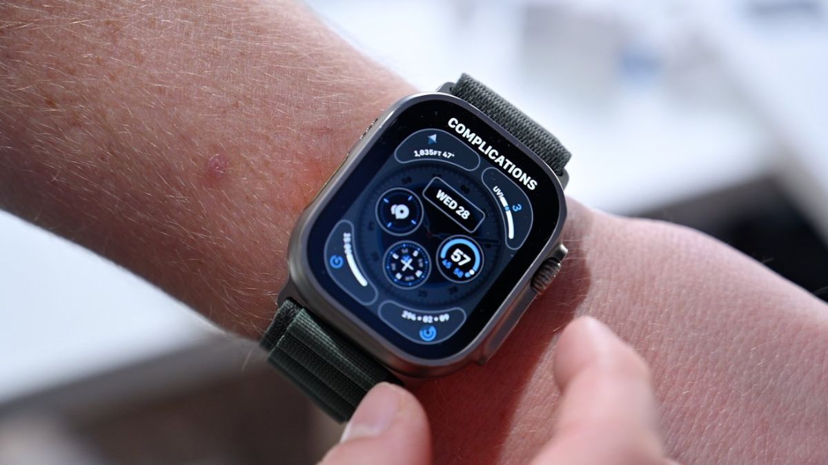 Apple Watch Ultra 49mm Viền Titan - Dây cao su