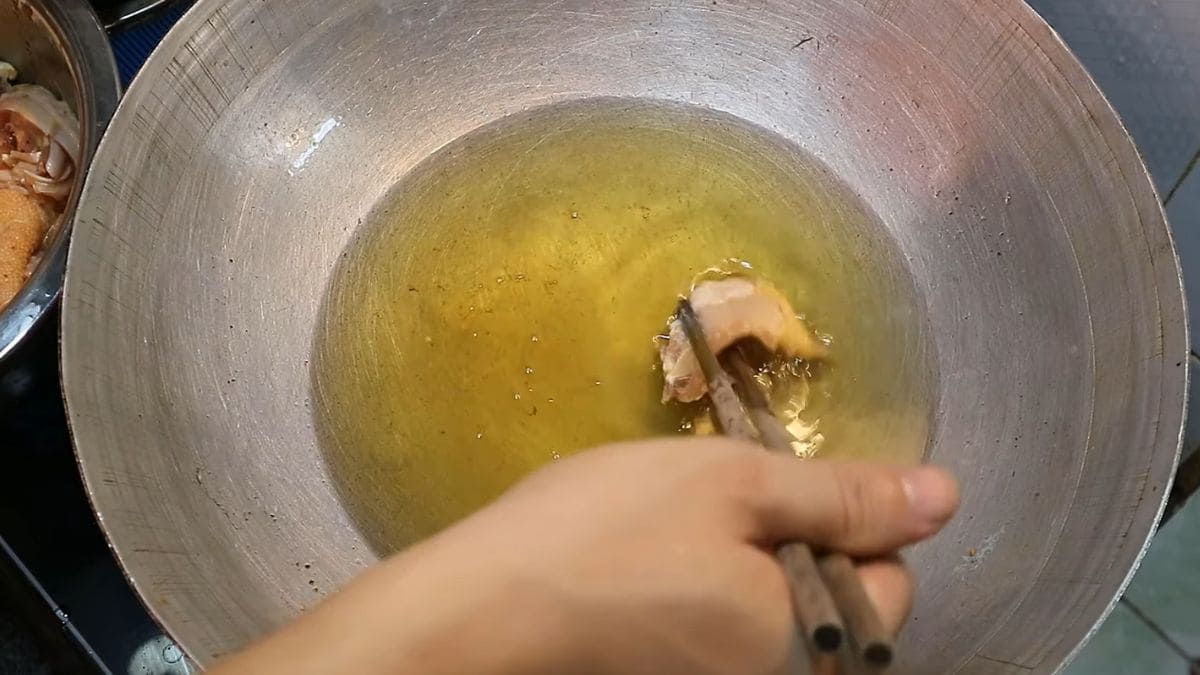Cách làm gà rang muối với gói gia vị ngonbước 4