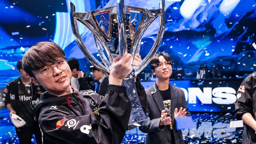 LMHT: Tương lai của Faker ra sao sau chức vô địch CKTG?