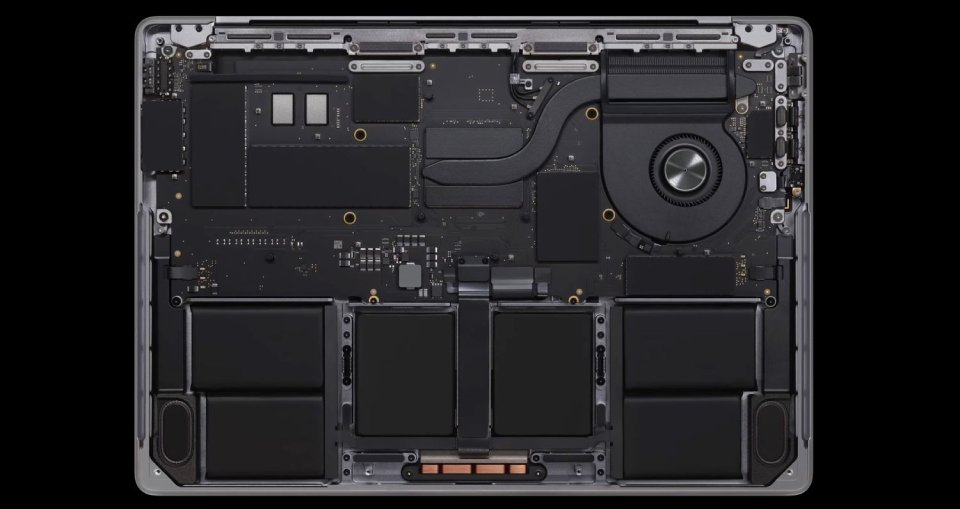 MacBook Pro 14 inch M3 Pro có phần cứng cao cấp hơn so với model M3