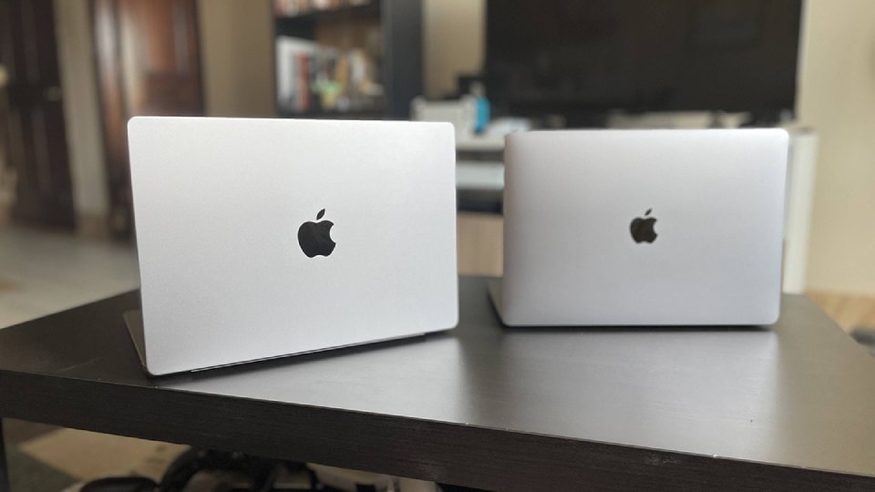 MacBook Pro 14 inch M3 rẻ hơn khá nhiều so với model M3 Pro