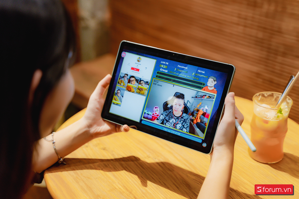 Galaxy Tab S9 FE được thừa hưởng thiết kế cao cấp thường thấy trên các dòng Galaxy Tab cao cấp