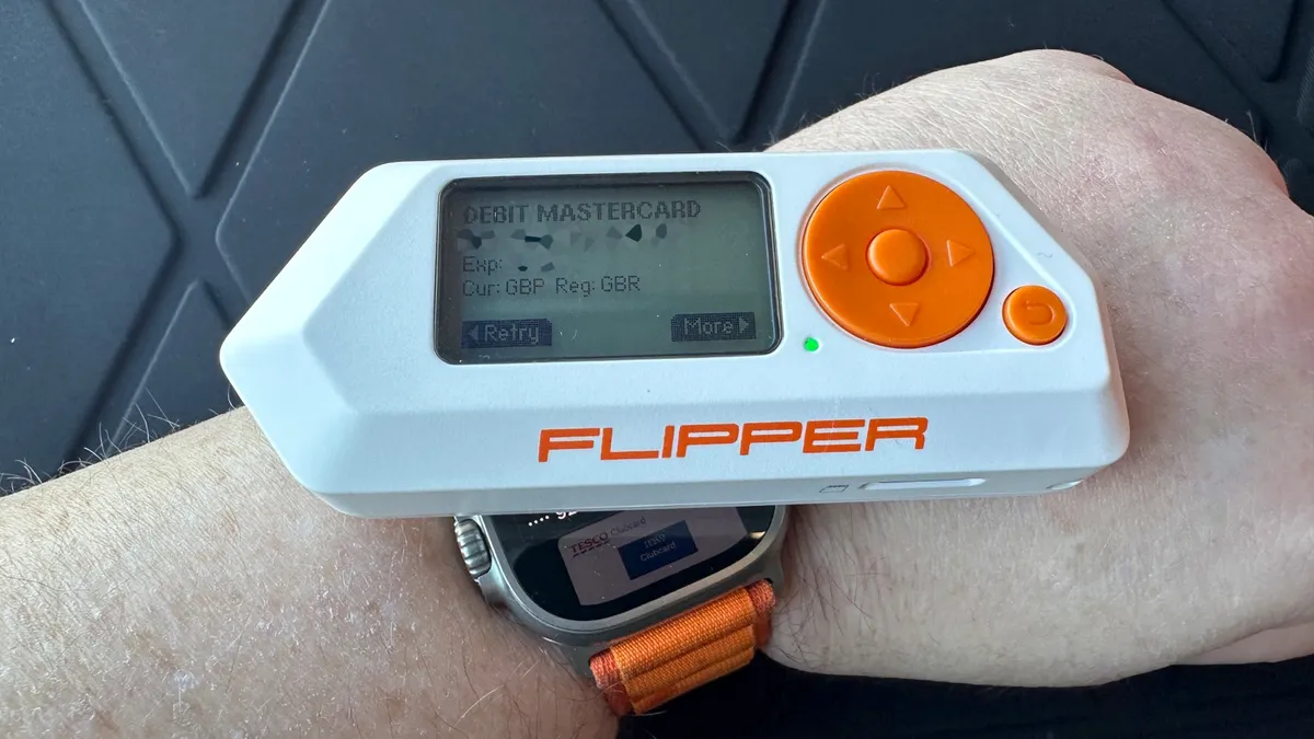 Flipper Zero - thiết bị mỏng nhẹ đã xuất hiện trên thị trường từ năm 2020