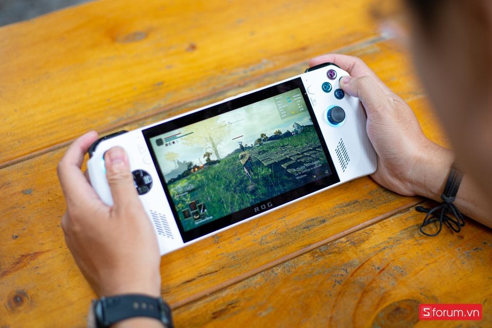 Máy chơi game của ASUS có hiệu năng siêu mạnh