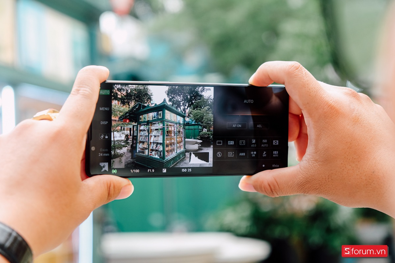 Dù hơi khó chụp nhưng chế độ chuyên nghiệp rất đáng thử trên Sony Xperia 1 V