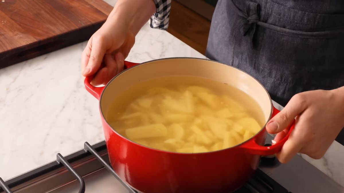 Cách làm khoai tây nghiền mặn bước 2