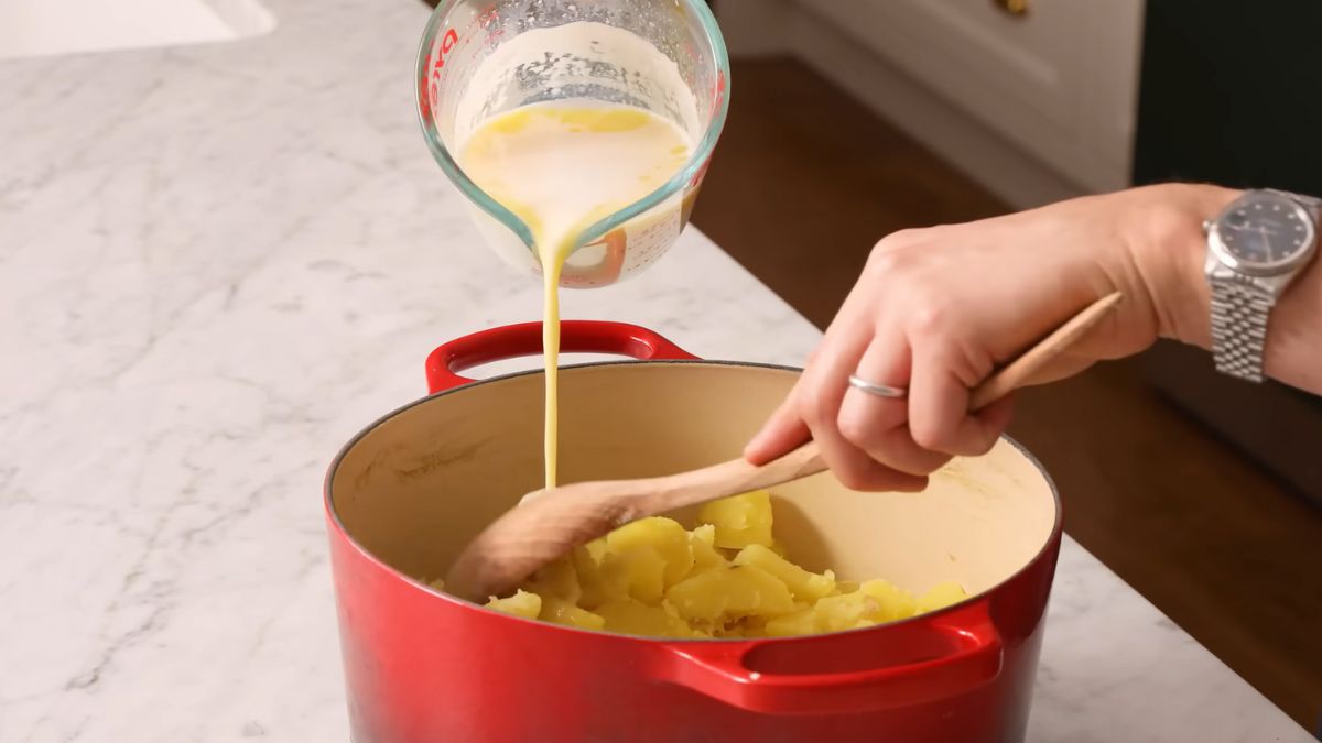 Cách làm khoai tây nghiền mặn bước 3