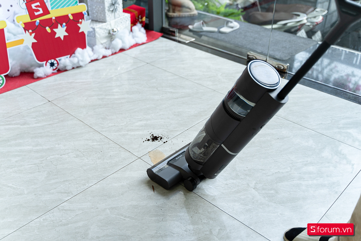 Thử nghiệm hút và lau nước cam cà phê