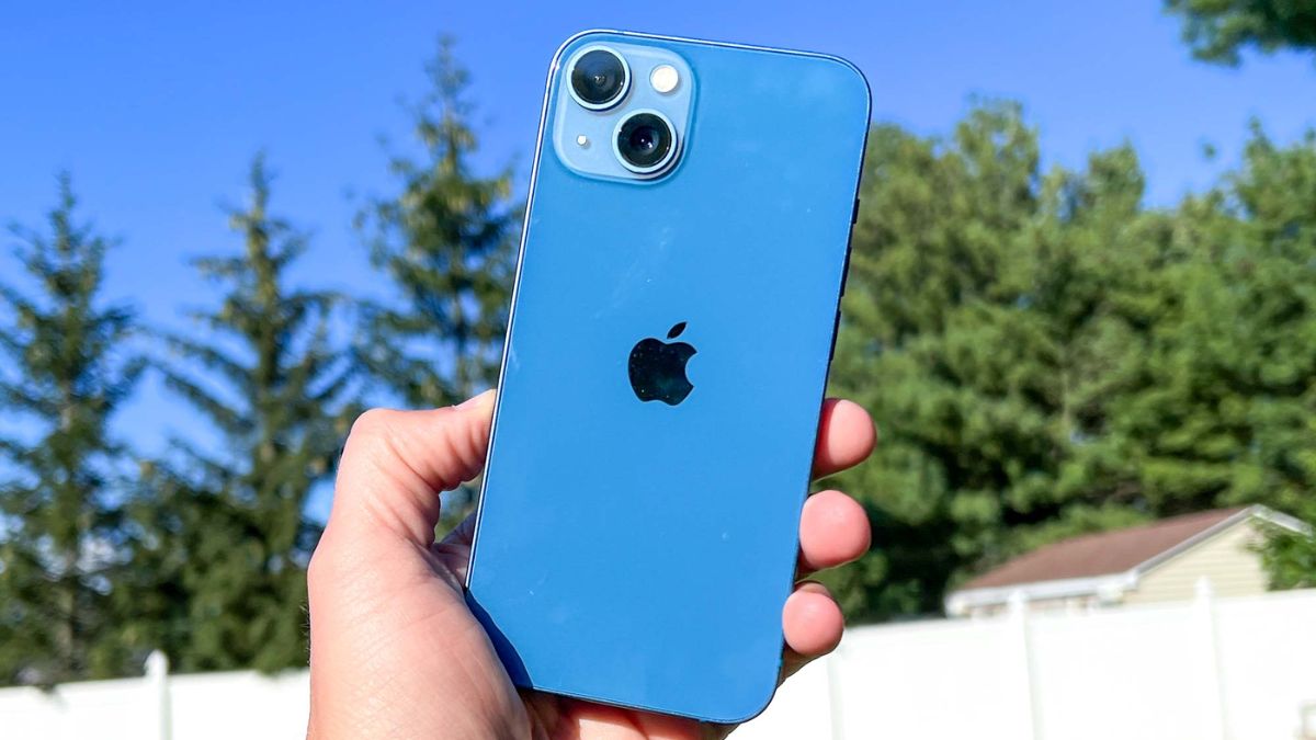 Nên mua điện thoại iPhone chính hãng ở đâu?