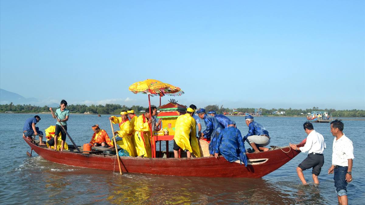 Những đặc sắc trong Lễ hội Cầu ngư - Nghi lễ thờ thần biển