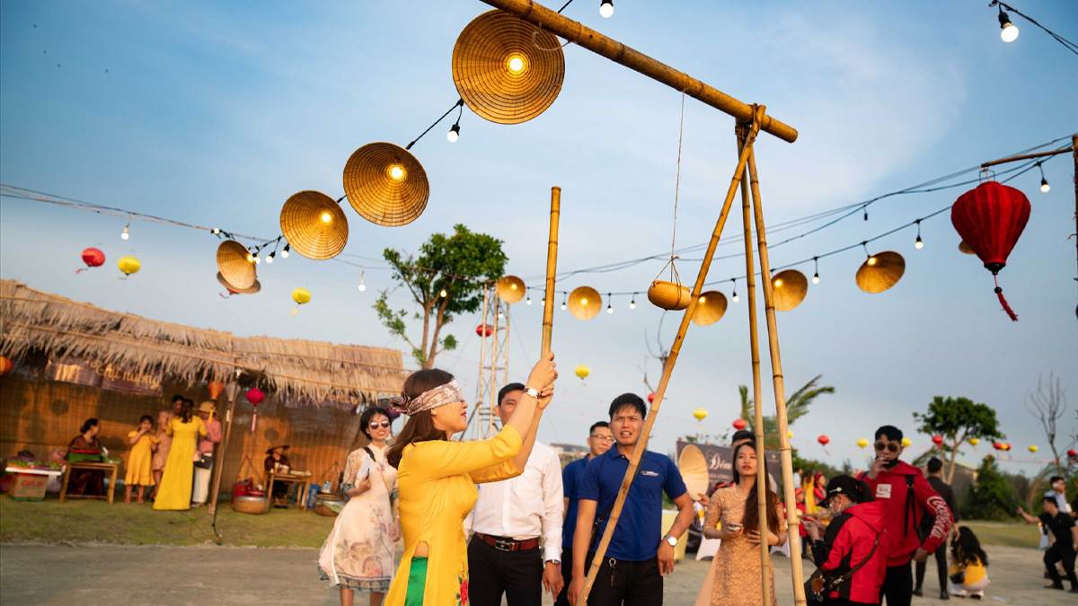 Những đặc sắc trong Lễ hội Cầu ngư - Tái hiện lại các trò chơi dân gian
