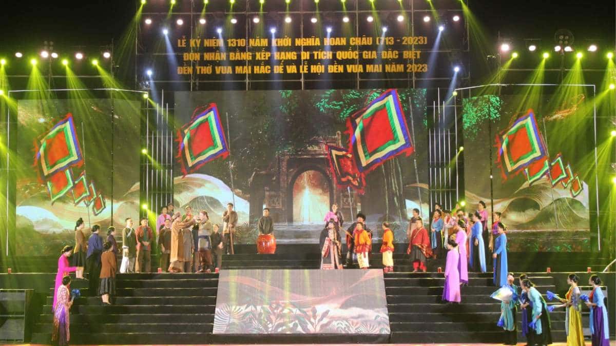 Phần hội của lễ hội Đền Vua Mai