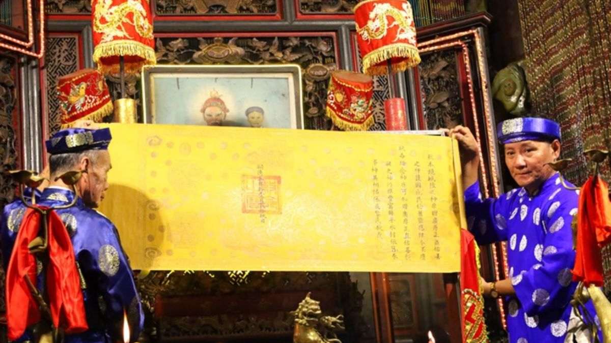 Những nghi thức trong lễ hội Kỳ Yên - Lễ rước Tổ hát bội