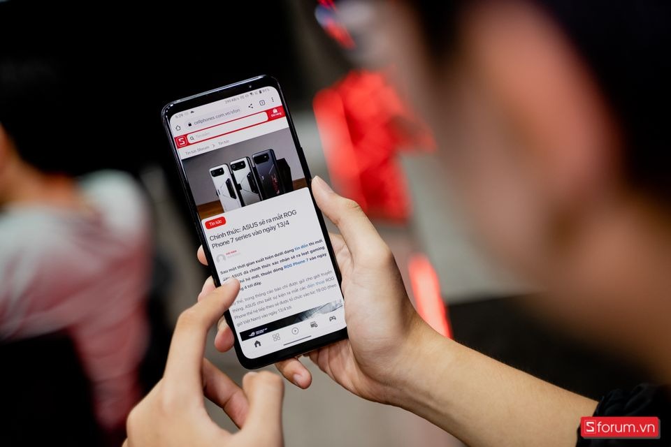 ASUS ROG Phone 7 Ultimate có màn hình chất lượng hơn