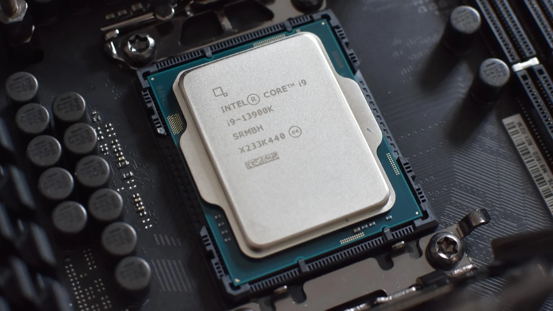 Tốc độ xử lý của CPU có ảnh hưởng gì đến hiệu suất của hệ thống máy tính?
