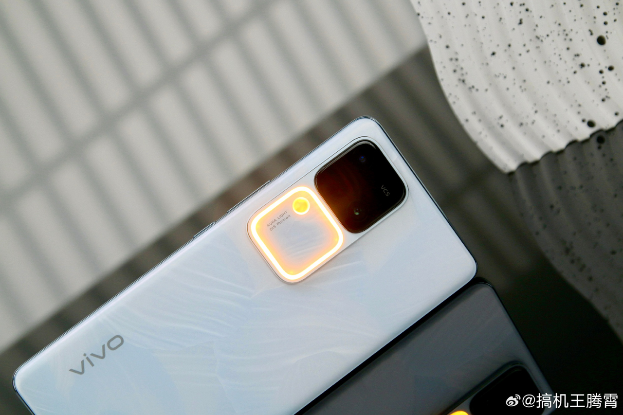 vivo S18 