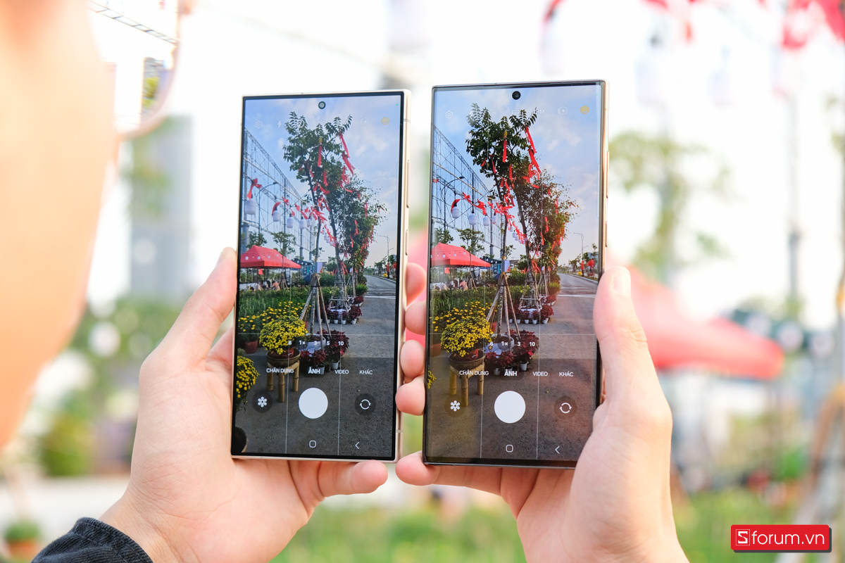 Màn hình S24 Ultra ở bên trái và mà hình S23 Ultra ở bên phải