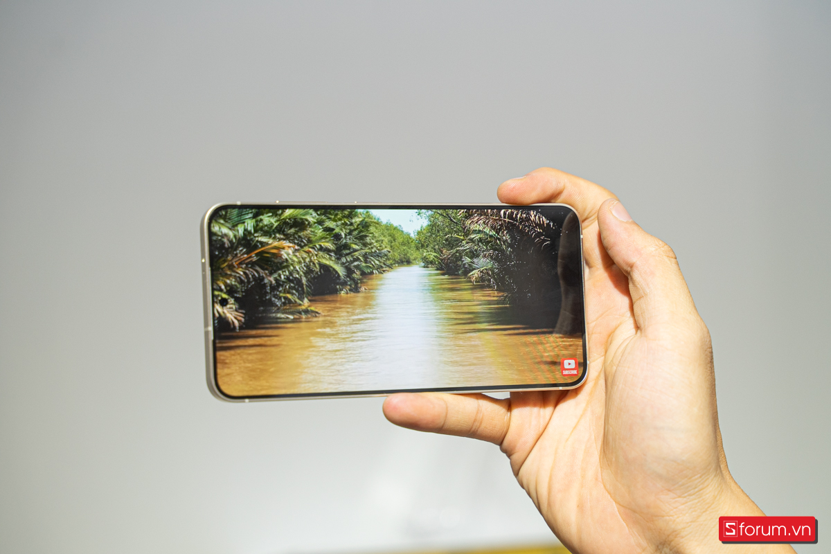 Galaxy S24 Plus có pin lớn hơn, sạc nhanh hơn