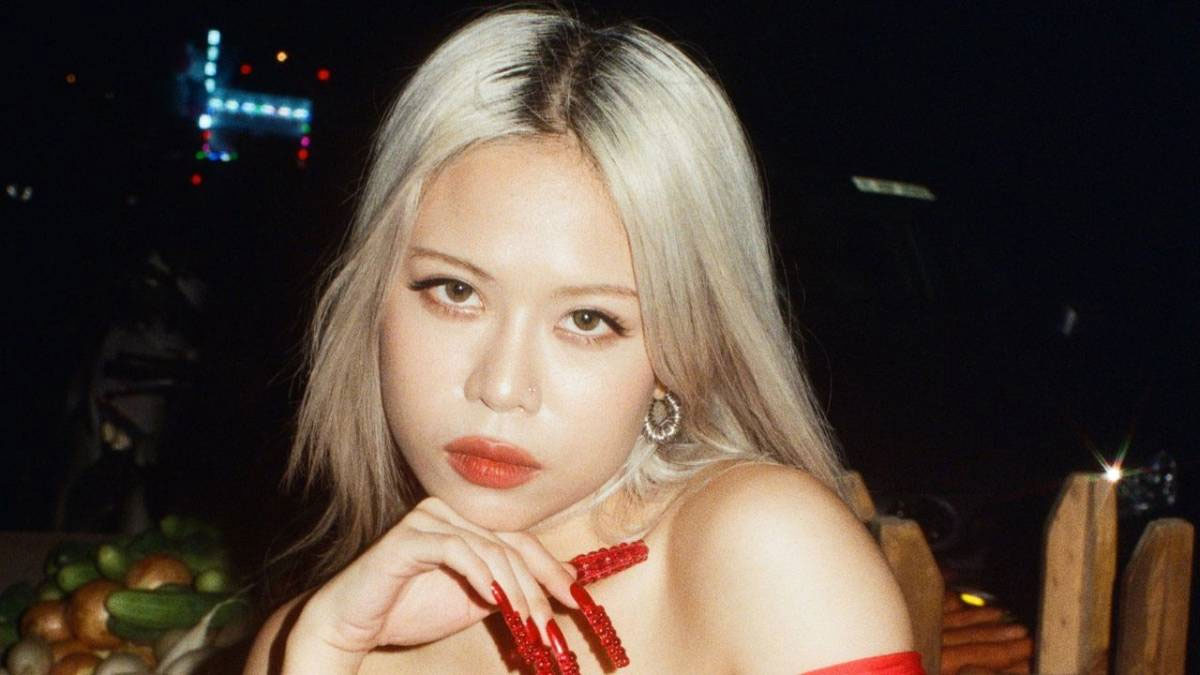 tlinh (tên thật Nguyễn Thùy Linh) là một nữ rapper trẻ tài năng của làng nhạc Việt sinh ra vào năm 2000