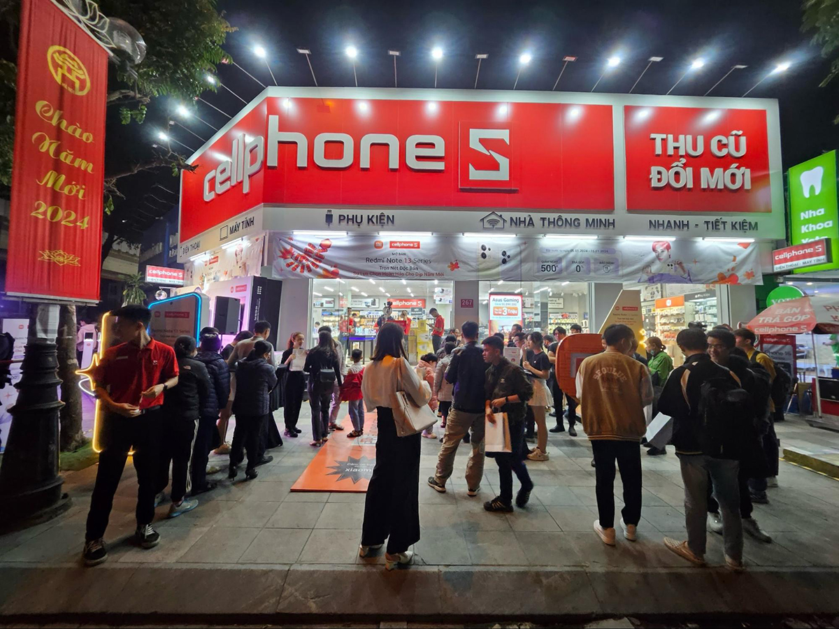 Không khí nhộn nhịp tại CellphoneS trong ngày mở bán dòng Redmi Note 13