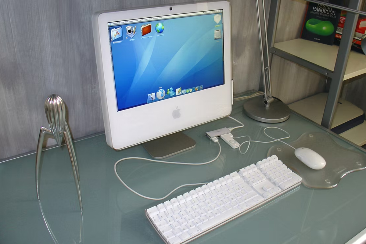 Apple giới thiệu chiếc iMac đầu tiên sử dụng chip Intel vào năm 2006