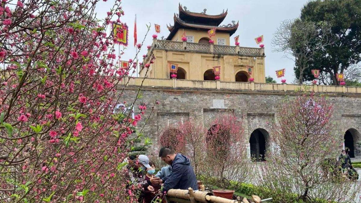Những địa điểm chụp ảnh Tết đẹp ở Hà Nội- Công viên Hoàng Thành Thăng Long