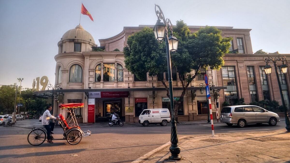 Phố đi bộ Tràng Tiền chụp ảnh Tết đẹp ở Hà Nội