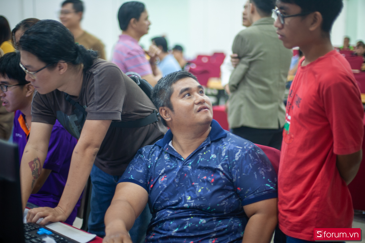 Para Esports - Ôm trọn niềm vui dành cho game thủ khiếm khuyết
