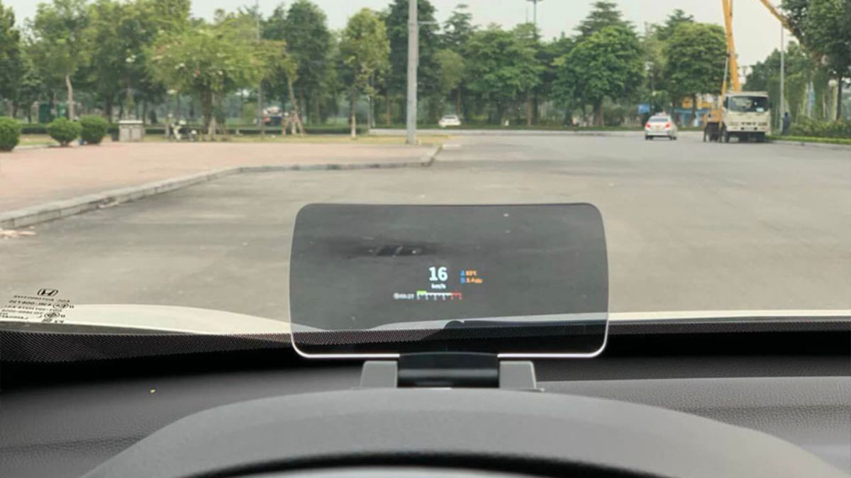 Đi cao tốc không lo biển báo với thiết bị bộ HUD kính lái VIETMAP H2AS 1