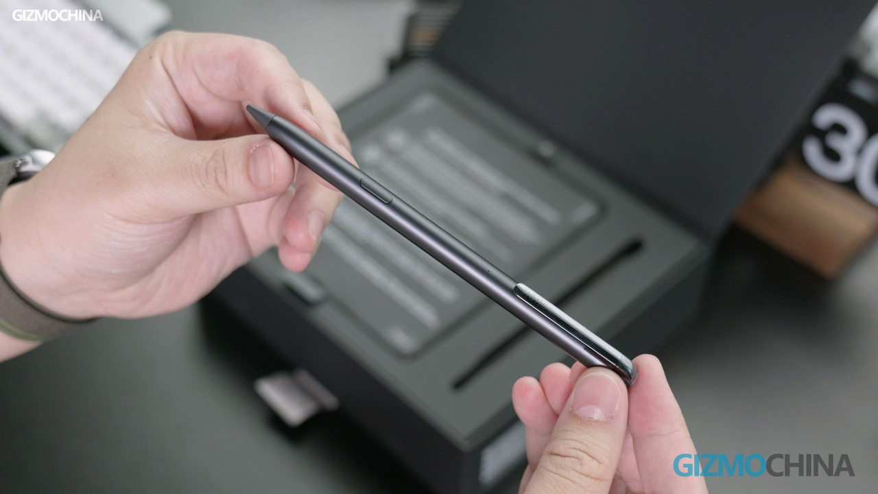 Mở hộp HONOR Magic V2 RSR