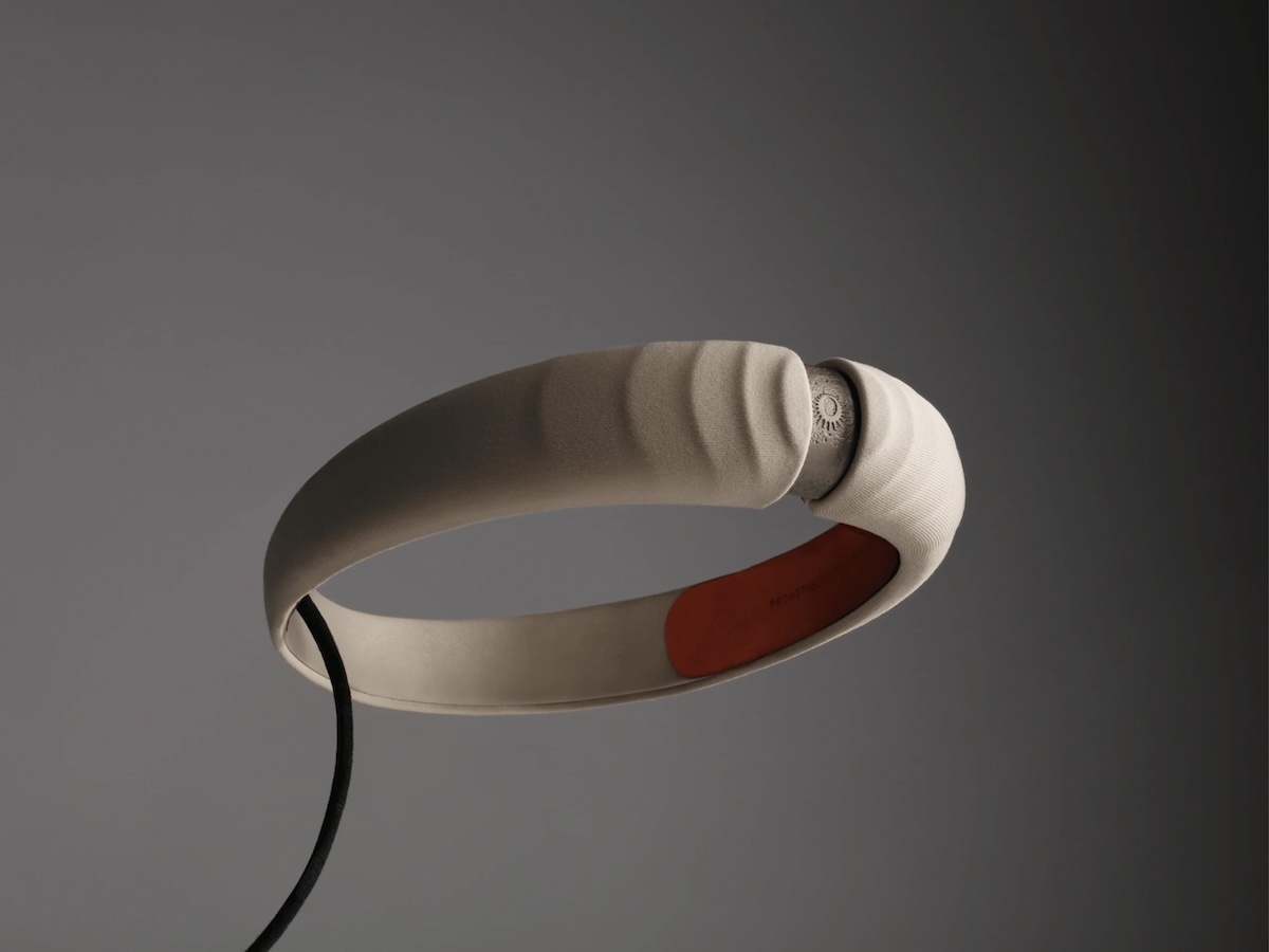 Sản phẩm này được trang bị Morpheus-1, mô hình AI đa phương thức được đào tạo bởi dữ liệu não bộ