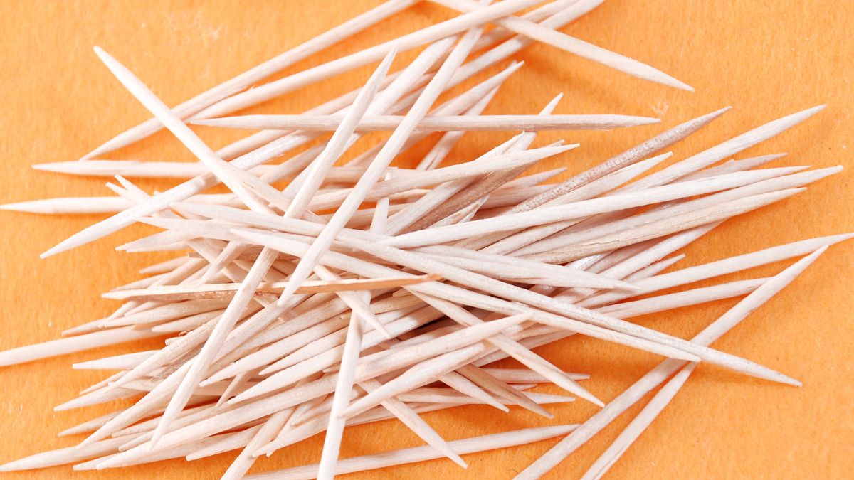 Cách lấy sim không cần que bằng tăm xỉa răng