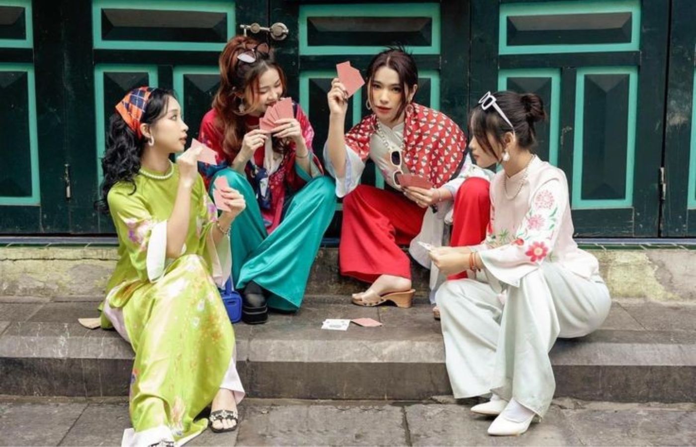Cách chụp ảnh áo dài cùng hội bạn 4