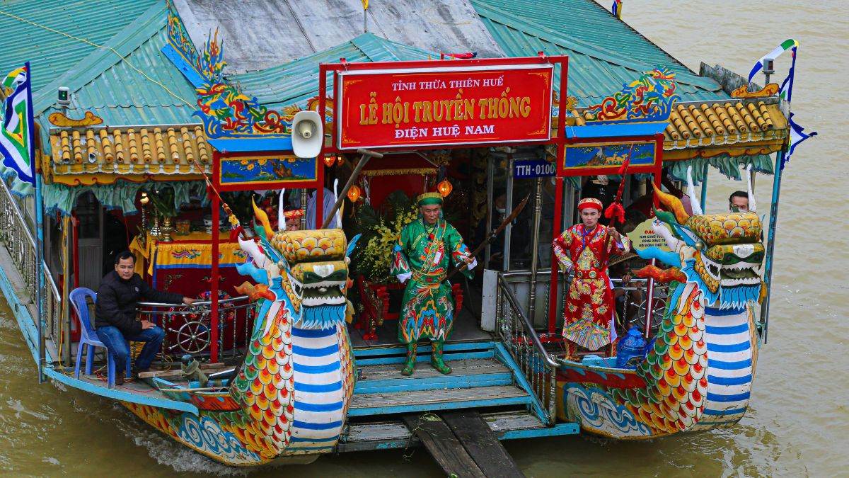 Lễ hội điện Hòn Chén