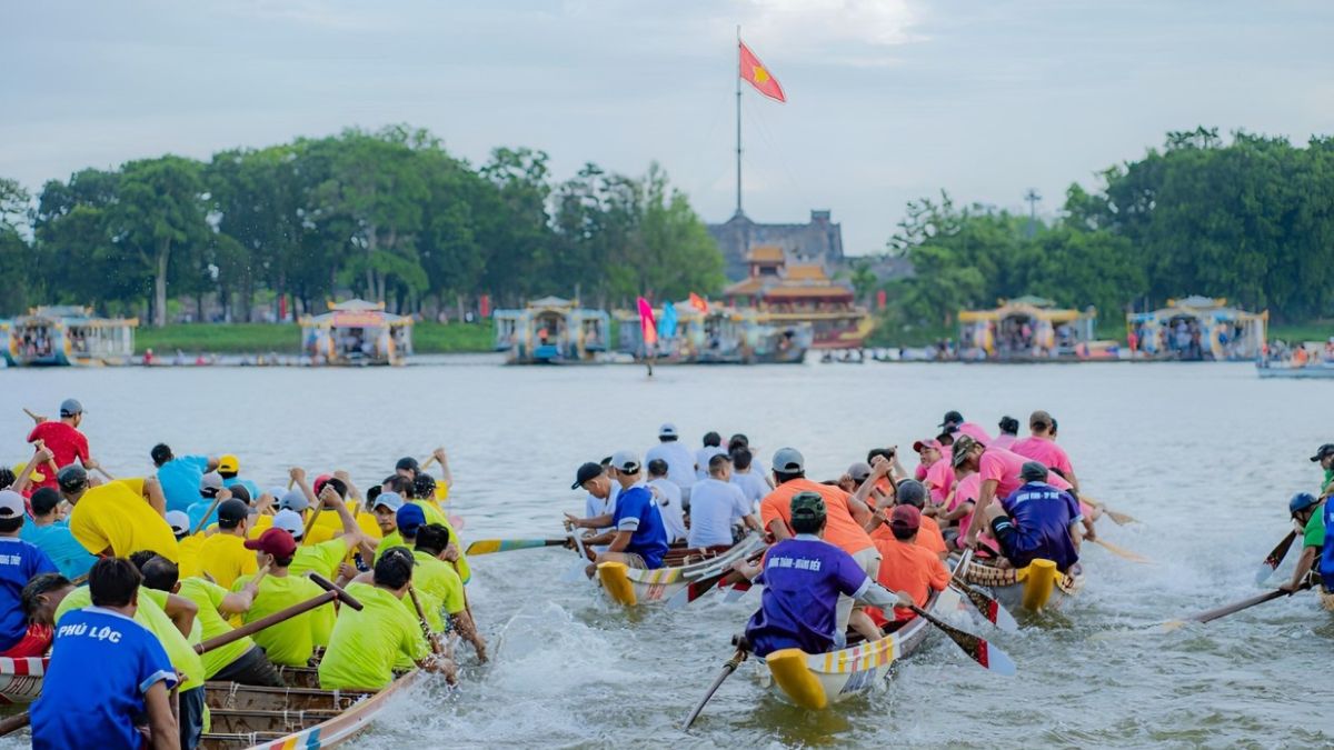 Lễ hội đua ghe ở Huế