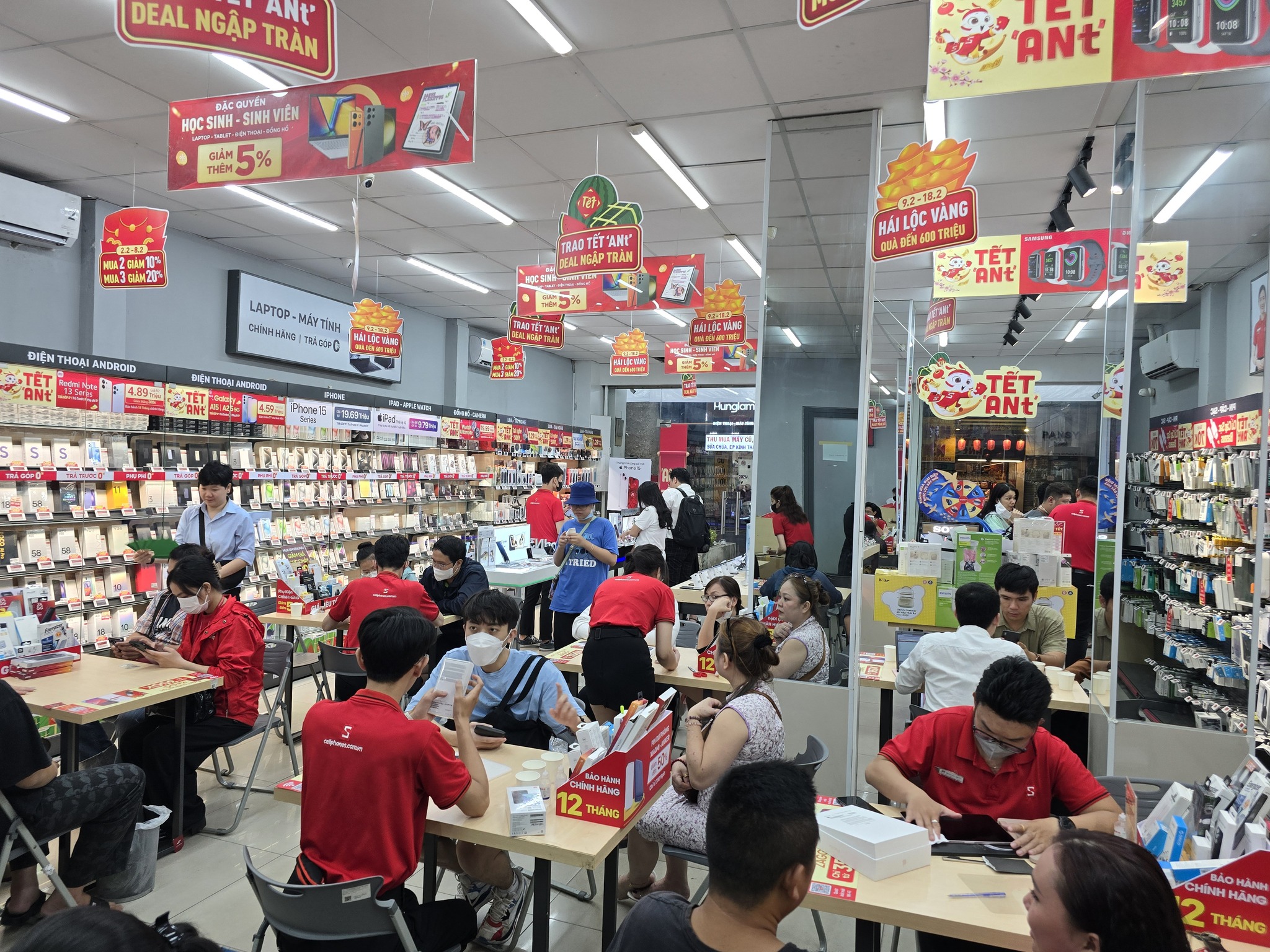 Mua màn hình cho doanh nghiệp? Đến ngay CellphoneS dịch vụ tốt cùng chiết khấu hấp dẫn