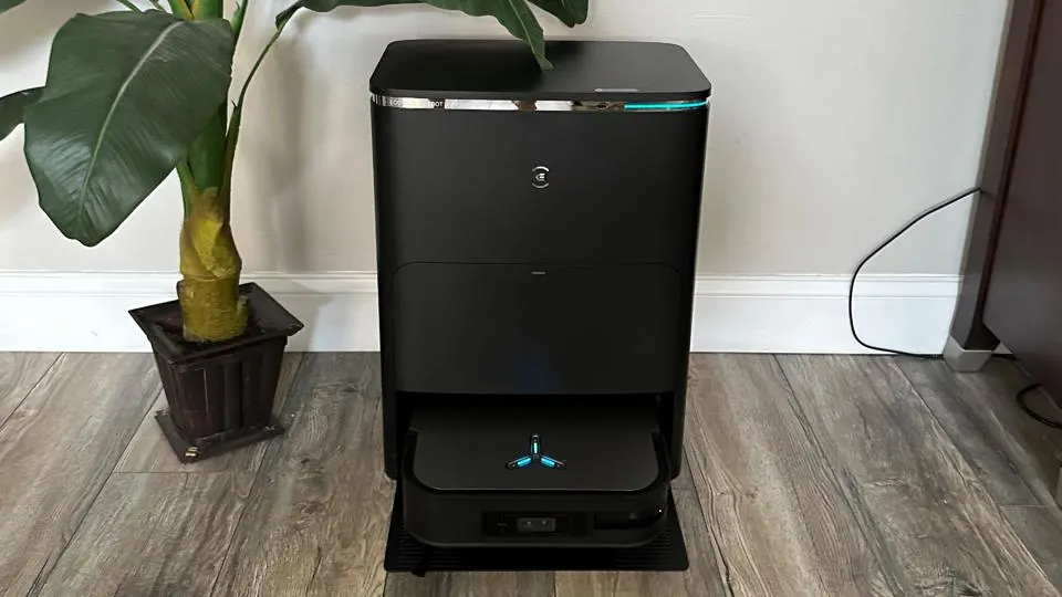 Ecovacs X2 Omni đi cùng dock sạc Omni đa năng