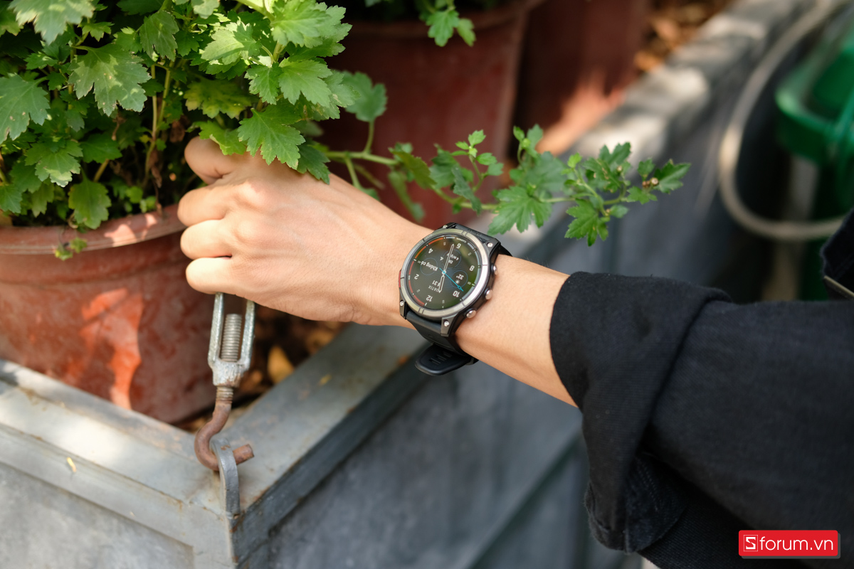 Garmin Quatix 7 sở hữu kích thước mặt đồng hồ 47mm, độ dày 14.5mm và khối lượng 70g