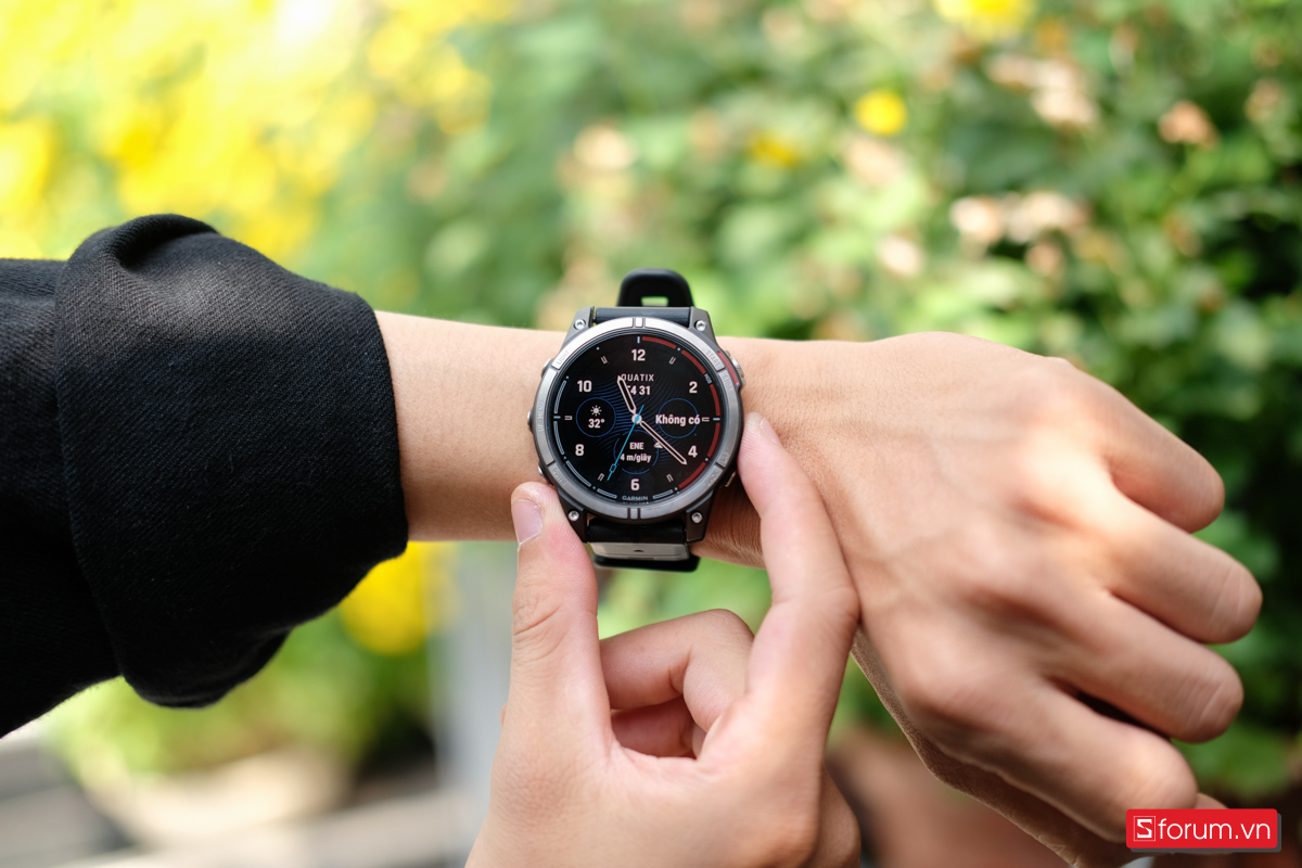 Garmin Quatix 7 là một sản phẩm đáng chú ý với nhiều tính năng tiện ích và thiết kế đẳng cấp