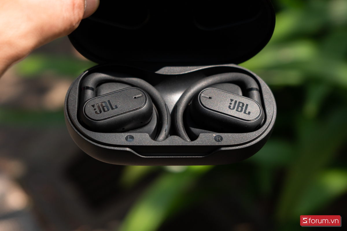Nội thất bên trong của JBL Soundgear Sense